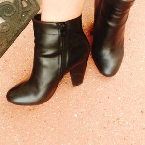 Black Steve Madden booties for fall